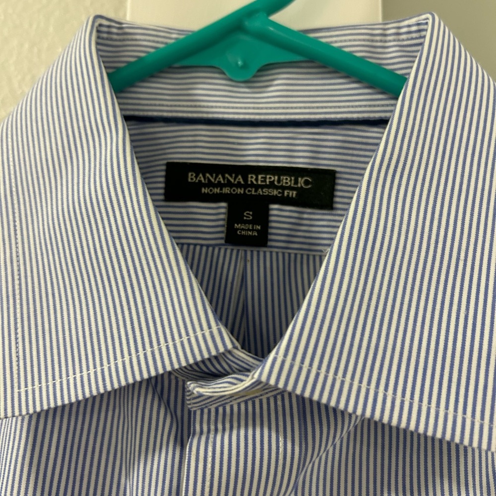 Banana Republic Men's Non Iron Classic Blue Pinstripe Shirt